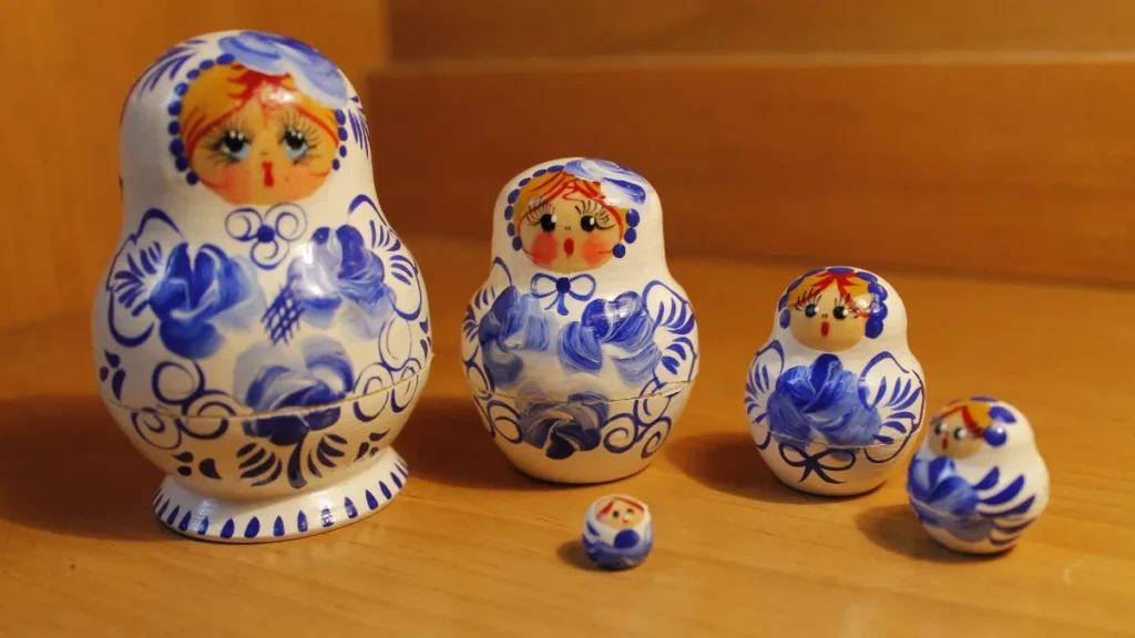 A boneca russa: Entendendo a lógica do Construtor de (per)Cursos 5 Boneca russa